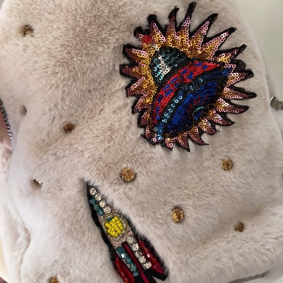 ❤️ Hannah Banana Furry Rocket Crystal Backpack - Picture 6 of 8